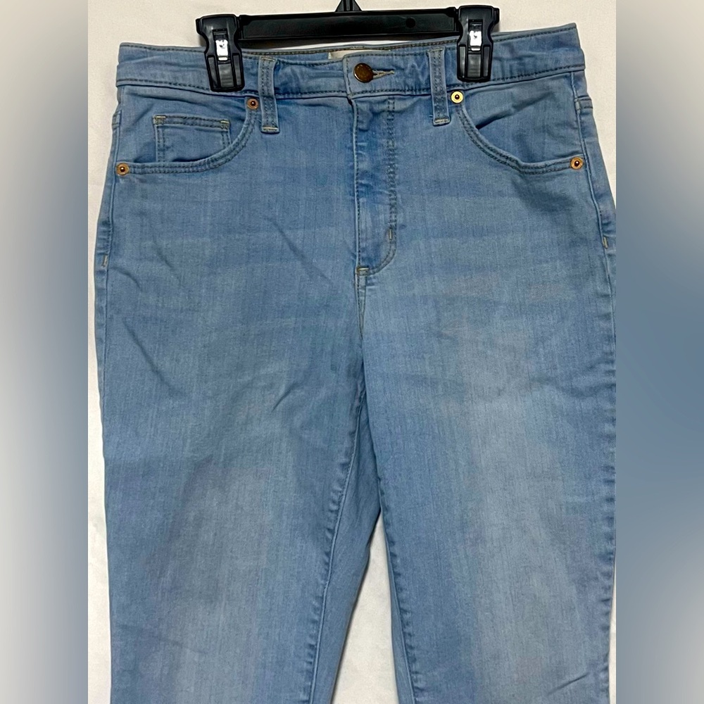 Universal Thread Medium Wash High Rise Skinny Jeans | Denim | Classic - Picture 4 of 11